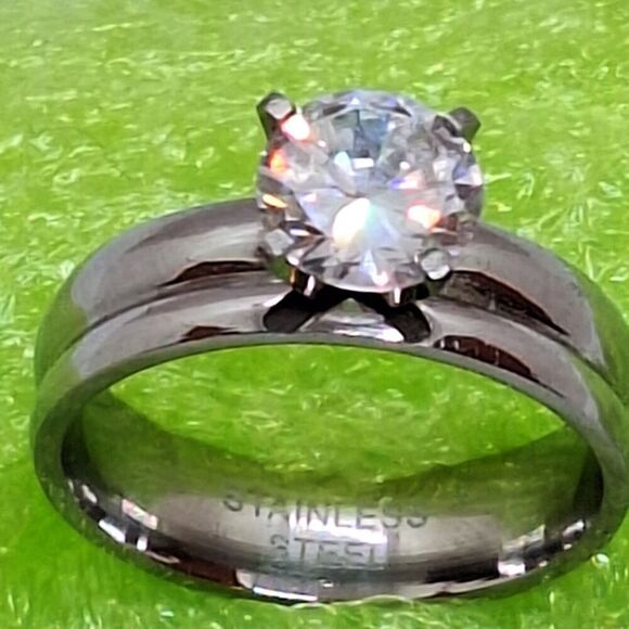 Stainless Steel Round Cz Ring Size 9 Silvertone Wedding‎ Engagement Marriage - Picture 2 of 9